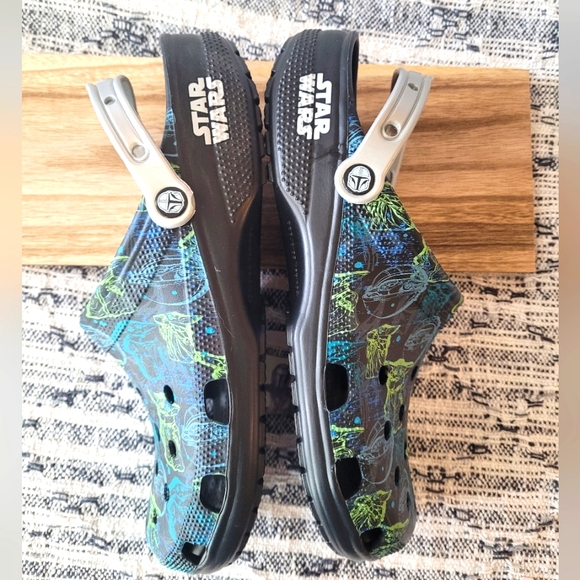 Crocs Mens size 13 RARE Mandalorian, NWT. - Picture 4 of 10
